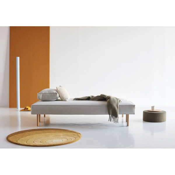 Диван Innovation Living Sly 140х200 см белый с дубовыми ножками